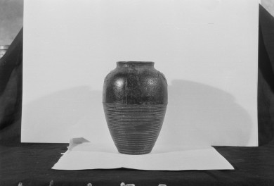 Muzeum Narodowe w Warszawie, wazonik chiński wykopaliskowy - żelazo, skan 1