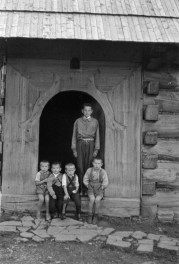 chałupa Bachledy, zabudowa drewniana, drzwi , skan 1