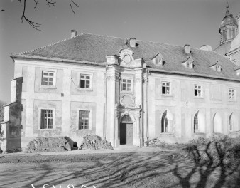 Opactwo Cystersów - elewacja wschodnia., skan 1