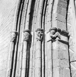Kościół Wniebowzięcia Najświętszej Maryi Panny -fragment portalu zachodniego. Detale, archiwolta., skan 1