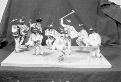 Muzeum Kultur Ludowych w Warszawie - Młocinach, Wasiewicz Janina "Góral zakopiański w tańcu zespołowym", model, skan 1