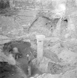 Papieski wydział teologiczny. Odkrywki archeologiczne w przyziemiu. Prace odkrywkowe., skan 1