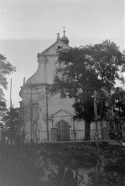 kościół Trójcy Przenajświętszej w Samborcu - elewacja zachodnia, skan 1