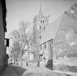 kościół parafialny pw. św. Katarzyny, XIII-XIV w. - elewacja połduniowa i wieża, widok zewnętrzny, skan 1