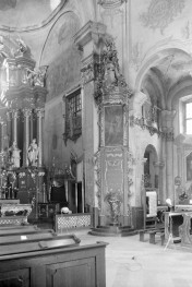 kościół, ob. parafialny pw. św. Ludwika, dawny klasztor popauliński - wnętrze: widok w kierunku południowo-wschodnim, chrzcielnica, skan 1