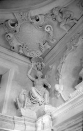 Pałac Chodkiewiczów - wnętrze: fragment dekoru., skan 1