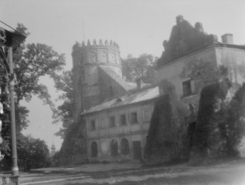 zamek Kazimierzowski - baszta, skan 1