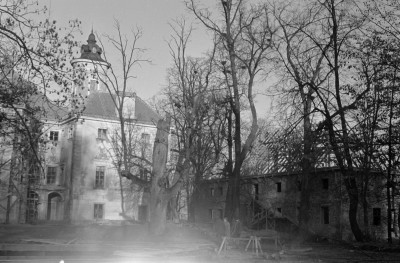 pałac Bielińskich - fasada, zespół pałacowo parkowy, skan 1