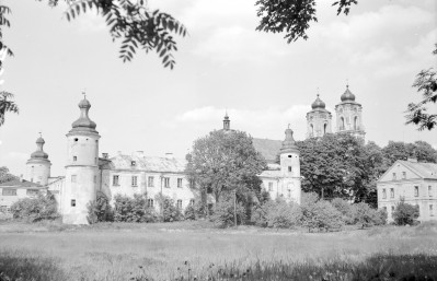 bazylika i kościół M.B. Częstochowskiej - widok ogólny, skan 1