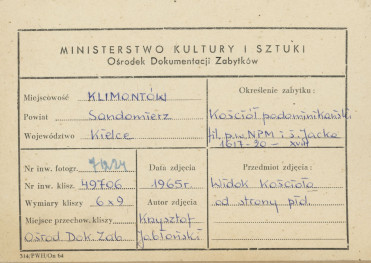 Zespół klasztorny - widok na kościół od strony płd. - metryczka, skan 1