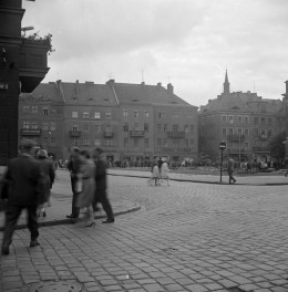 rynek - widok ogólny, zabudowa miejska, skan 1