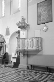 Kościół Trójcy Świętej i Narodzenia Najświętszej Maryi Panny - wnętrze: ambona, skan 1