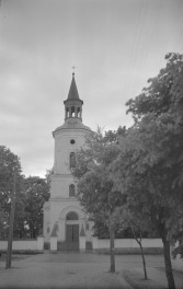 Kościół pw. św. Trójcy - fasada główna., skan 1