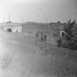 Twierdza Różan - fort nr. 1, fragmenty twierdzy, skan 1