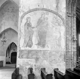 kościół Świętych Apostołów Jakuba i Filipa - malowidła gotyckie na filarze podwieżowym - Madonna Apokaliptyczna ze św. Dorotą i św. Sebastianem, pocz. XVI w., skan 1