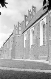 kościół św. Jana Chrzciciela - elewacja pd. prezbiterium, skan 1