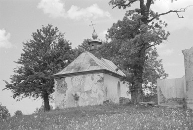 kaplica grobowa Ścibor-Rylskich, Poparów i Grodzickich - elewacja, skan 1