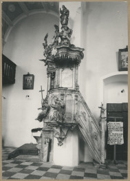 Zespół klasztorny - kościół, wnętrze, widok na ambonę, skan 1