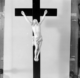 Kościół Sióstr Wizytek - wnętrze. krucyfiks z kości słoniowej., skan 1