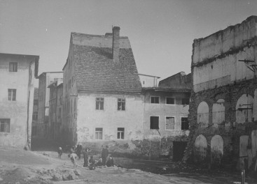 zabudowa miasta - fragment z kamienicą /ob. nie istnieje?/, skan 1