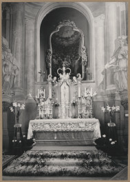 Zespół kościelno-szpitalny św. Ducha - wnętrze kościoła, widok na ołtarz główny, skan 1