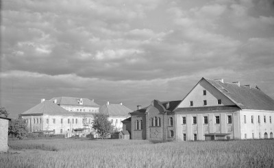 Pałac Opatów - widok od strony dziedzińca., skan 1