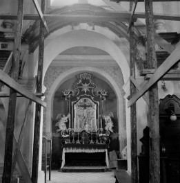 kościół św. Macieja - wnętrze, kaplica płd. ołtarz, skan 1