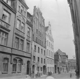 fragment zabudowy miasta - kamienice przy ul. Rabiańskiej, skan 1
