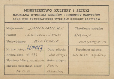 Ratusz - widok ogólny od strony płd. - wsch. - metryczka, skan 1