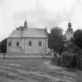 kościół św. Stanisława Biskupa - elewacja boczna, dzwonnica, skan 1