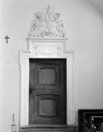 kościół parafialny pw. Wniebowzięcia NMP i Jana Chrzciciela - portal w nawie pd., skan 1