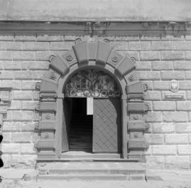 zamek - elewacja portal frontowy, główny, skan 1