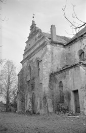 kościół parafialny pw. św. Mateusza (1602 r.) - elewacja boczna, skan 1