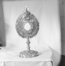 kościół pw. Podwyższenia Krzyża Świętego - zbiory - monstrancja /złotnik - A. Muller/, skan 1