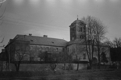 klasztor Bernardynek - elewacja zachodnia, skan 1