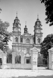 kościół, ob. parafialny pw. św. Ludwika, dawny klasztor popauliński - elewacja zachodnia, skan 1