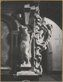 Zespół opactwa cystersów - wnętrze kościoła, ołtarz boczny płn. - fragment z rzeźbą św. Andrzeja, skan 1