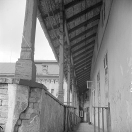 Zamek książąt raciborskich - krużganki od dziedzińca , skan 1