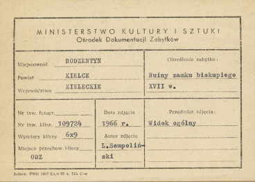 Ruiny zamku biskupów krakowskich - widok ogólny - metryczka, skan 1