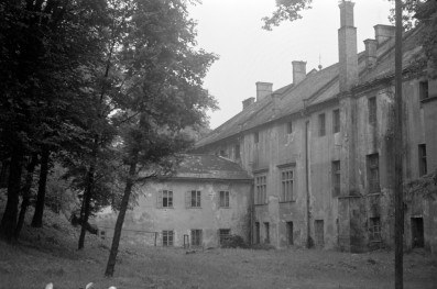 zamek Komorowskich - elewacja, skan 1