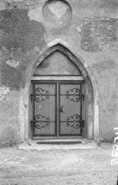 Kościół św. Piotra Apostoła - portal ostrołukowy, skan 1
