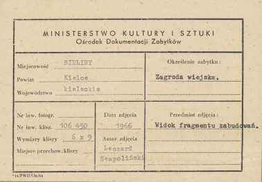 Zagroda wiejska - widok zabudowań - metryczka, skan 1