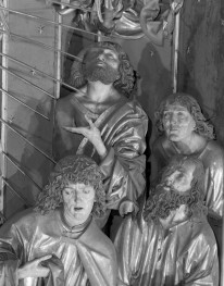 Kościół Mariacki pw. Wniebowzięcia Najświętszej Marii Panny - ołtarz Wita Stwosza: scena środkowa - Zaśnięcie Matki Boskiej -głowy apostołów, skan 1