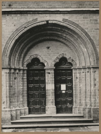  Zespół klasztorny Dominikanów - kościół, portal główny, skan 1