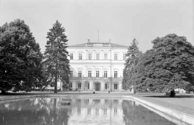 pałac Czartoryskich - elewacja frontowa - fragment, skan 1