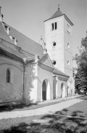 Kościół św. Stanisława Biskupa i Męczennika i św. Małgorzaty - kruchta w elewacji oraz wieża., skan 1