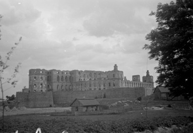 zamek Krzyżtopór - widok ogólny, skan 1