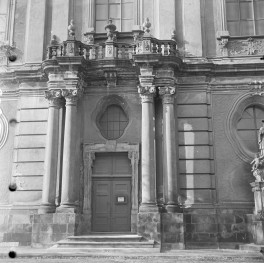 kościół Świętych Apostołów Piotra i Pawła - elewacja wschodnia, portal, skan 1