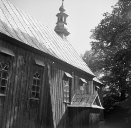 kościół parafialny pw. św. Bartłomieja - elewacja południowa, fragment, skan 1