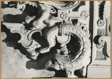 Kaplica Firlejów - nagrobek Firlejów - fragment- fantastyczny stwór, skan 1